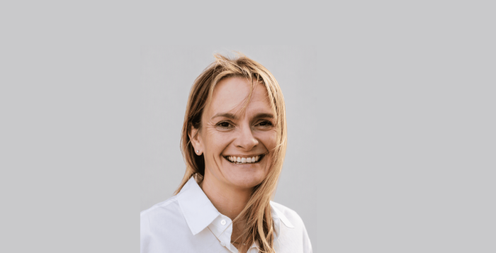Lisa Mackay Headshot