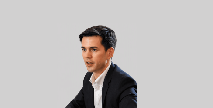 Nick Evans Headshot